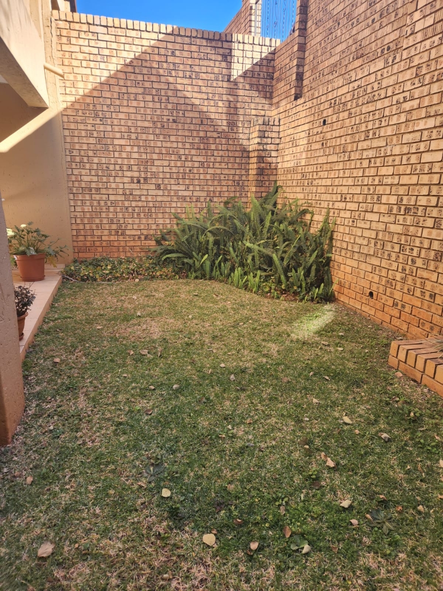 To Let 2 Bedroom Property for Rent in The Wilds Gauteng