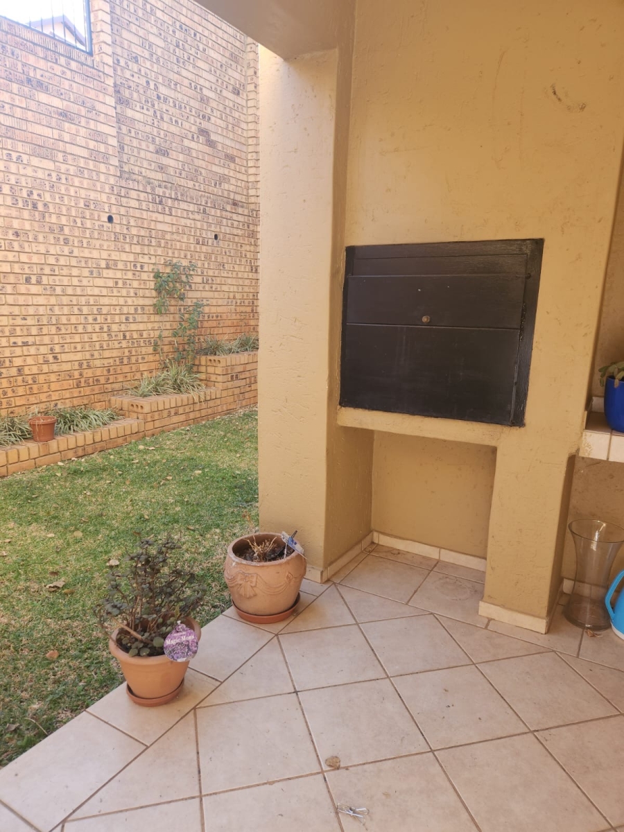 To Let 2 Bedroom Property for Rent in The Wilds Gauteng