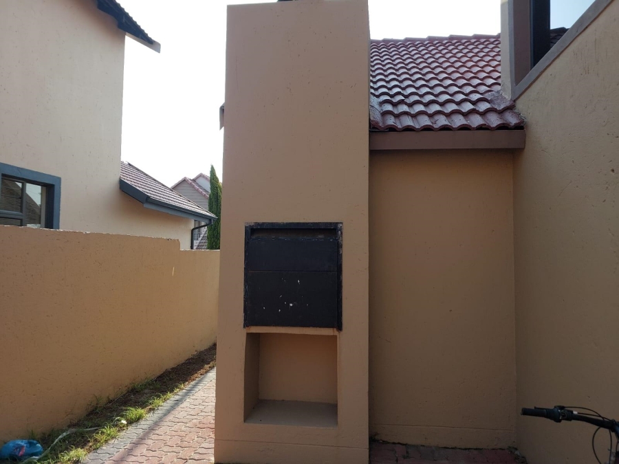 To Let 5 Bedroom Property for Rent in Kosmosdal Gauteng