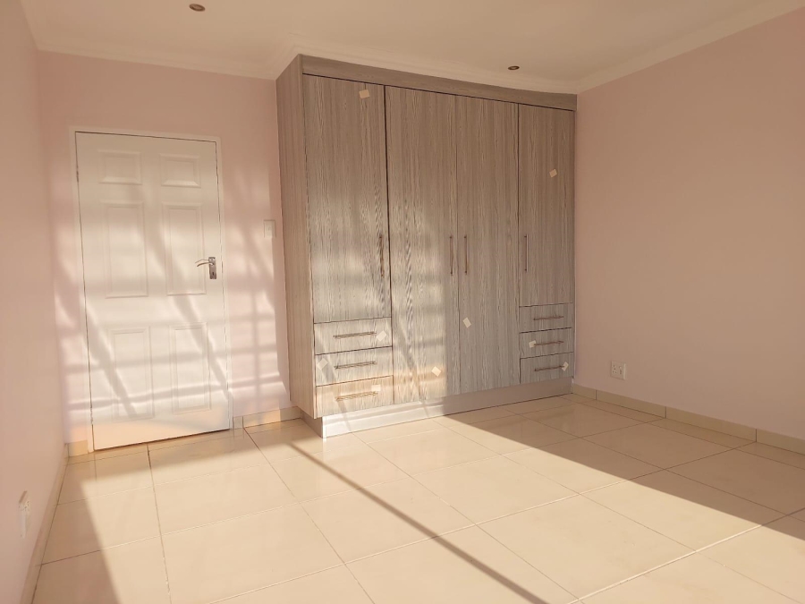 To Let 5 Bedroom Property for Rent in Kosmosdal Gauteng