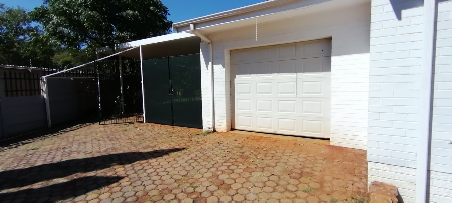 4 Bedroom Property for Sale in Fairland Gauteng