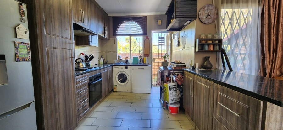 3 Bedroom Property for Sale in Meredale Gauteng