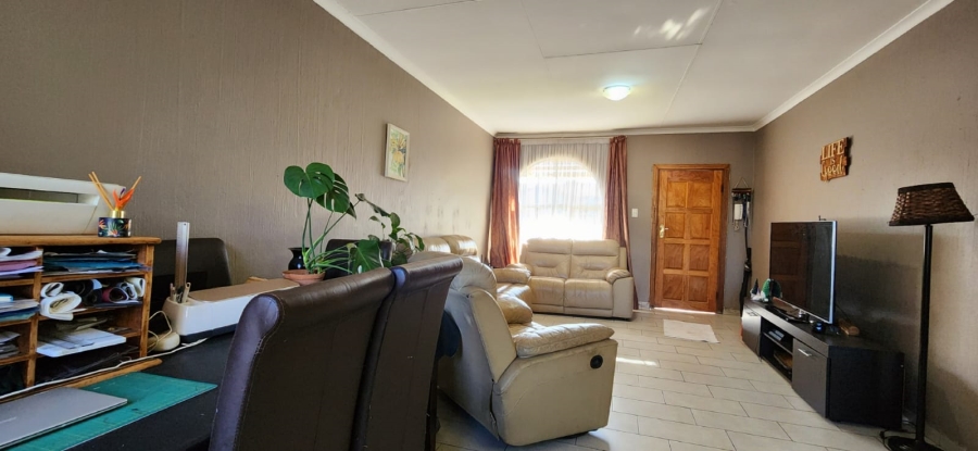 3 Bedroom Property for Sale in Meredale Gauteng