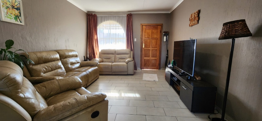 3 Bedroom Property for Sale in Meredale Gauteng