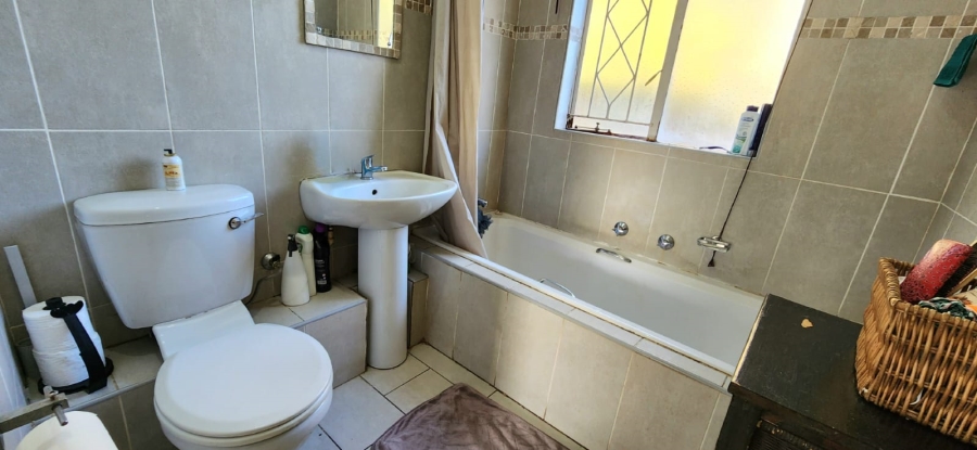 3 Bedroom Property for Sale in Meredale Gauteng