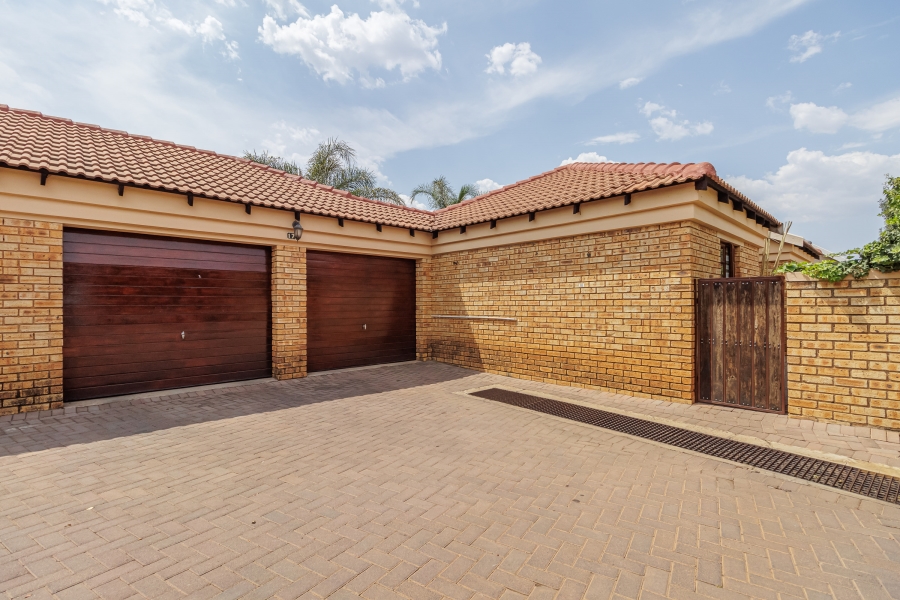 3 Bedroom Property for Sale in Pinehaven Gauteng