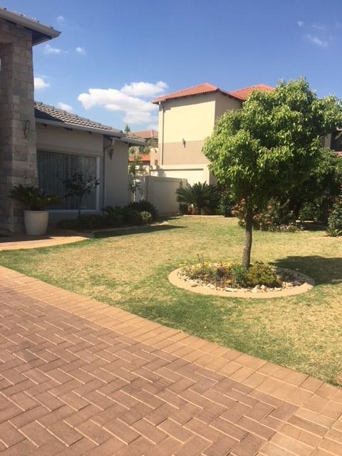 5 Bedroom Property for Sale in Aspen Hills Gauteng