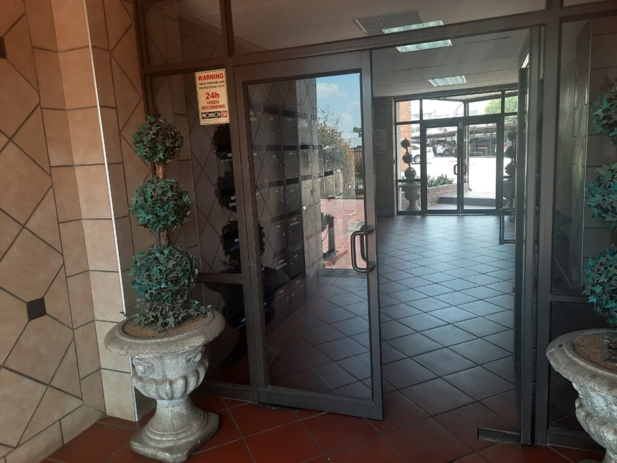 To Let commercial Property for Rent in New Redruth Gauteng