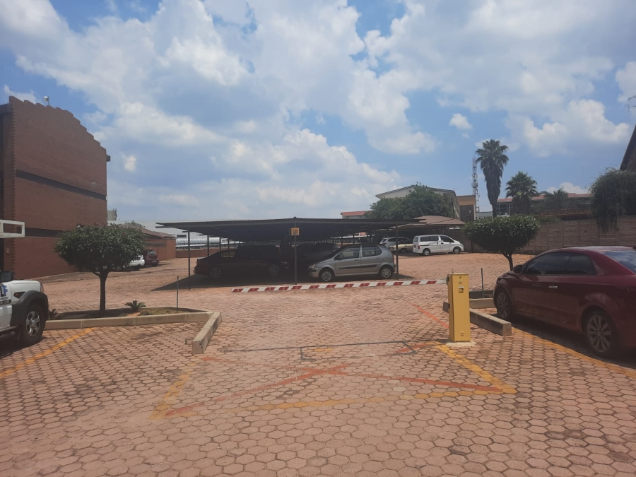 To Let commercial Property for Rent in New Redruth Gauteng