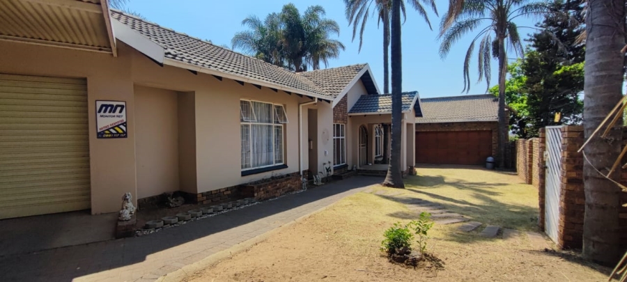 6 Bedroom Property for Sale in The Reeds Gauteng