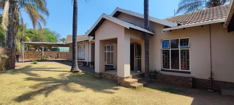 6 Bedroom Property for Sale in The Reeds Gauteng