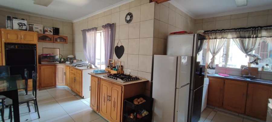 6 Bedroom Property for Sale in The Reeds Gauteng