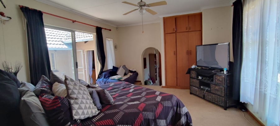 6 Bedroom Property for Sale in The Reeds Gauteng