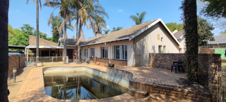 6 Bedroom Property for Sale in The Reeds Gauteng