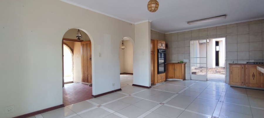 6 Bedroom Property for Sale in The Reeds Gauteng