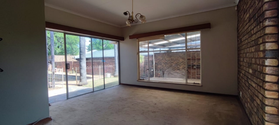 6 Bedroom Property for Sale in The Reeds Gauteng