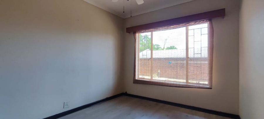 6 Bedroom Property for Sale in The Reeds Gauteng