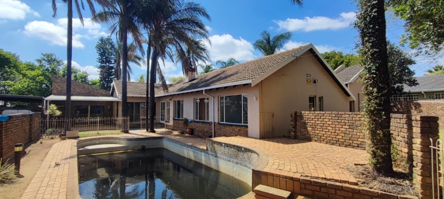 6 Bedroom Property for Sale in The Reeds Gauteng