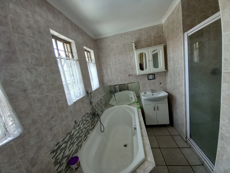 3 Bedroom Property for Sale in Birchleigh Gauteng