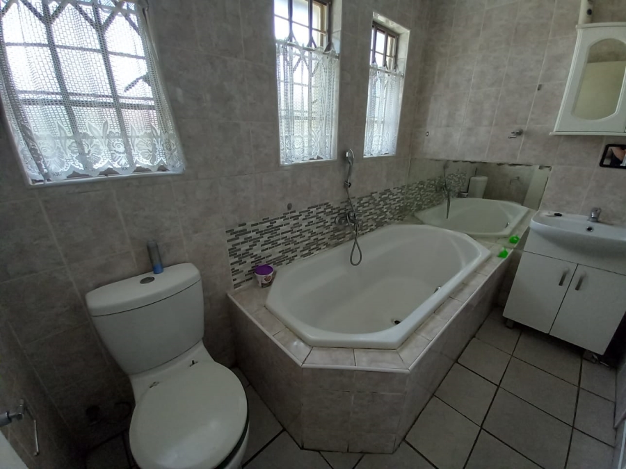 3 Bedroom Property for Sale in Birchleigh Gauteng