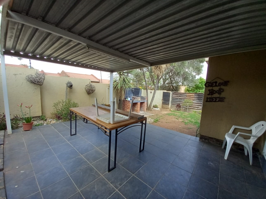 3 Bedroom Property for Sale in Birchleigh Gauteng