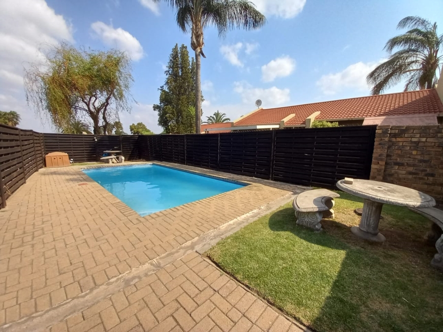 3 Bedroom Property for Sale in Birchleigh Gauteng