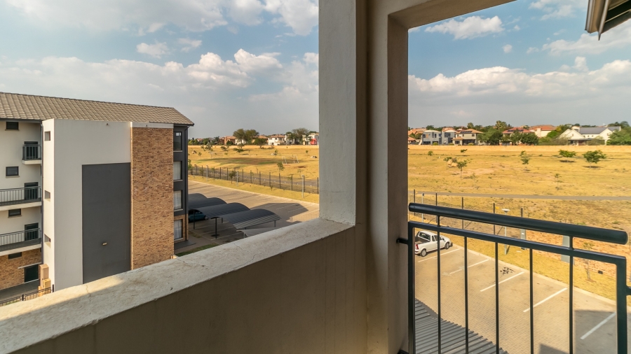 2 Bedroom Property for Sale in Rooihuiskraal North Gauteng