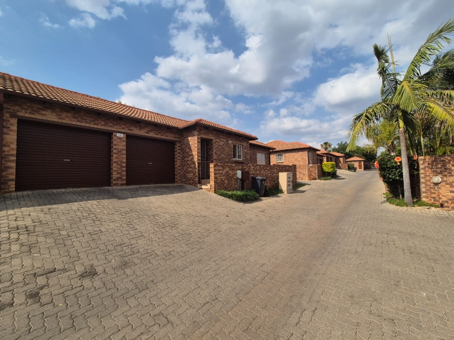 2 Bedroom Property for Sale in Amberfield Gauteng