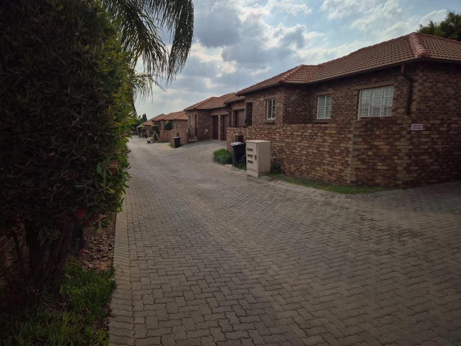 2 Bedroom Property for Sale in Amberfield Gauteng