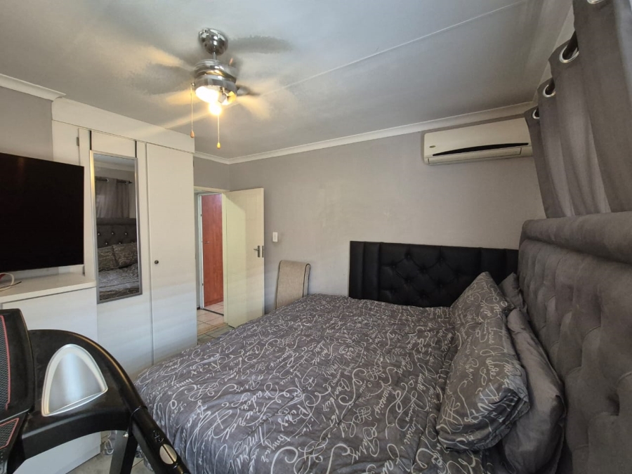 2 Bedroom Property for Sale in Amberfield Gauteng