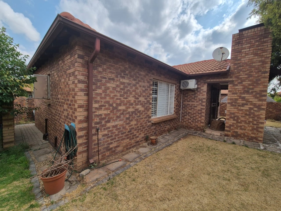 2 Bedroom Property for Sale in Amberfield Gauteng