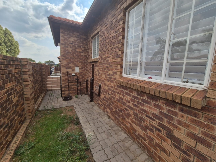 2 Bedroom Property for Sale in Amberfield Gauteng