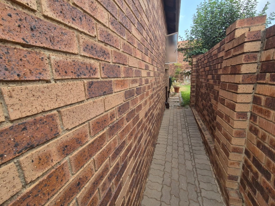 2 Bedroom Property for Sale in Amberfield Gauteng