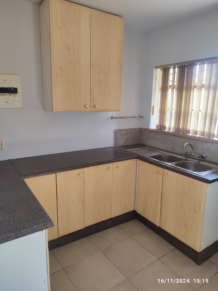 To Let 2 Bedroom Property for Rent in Dawnview Gauteng