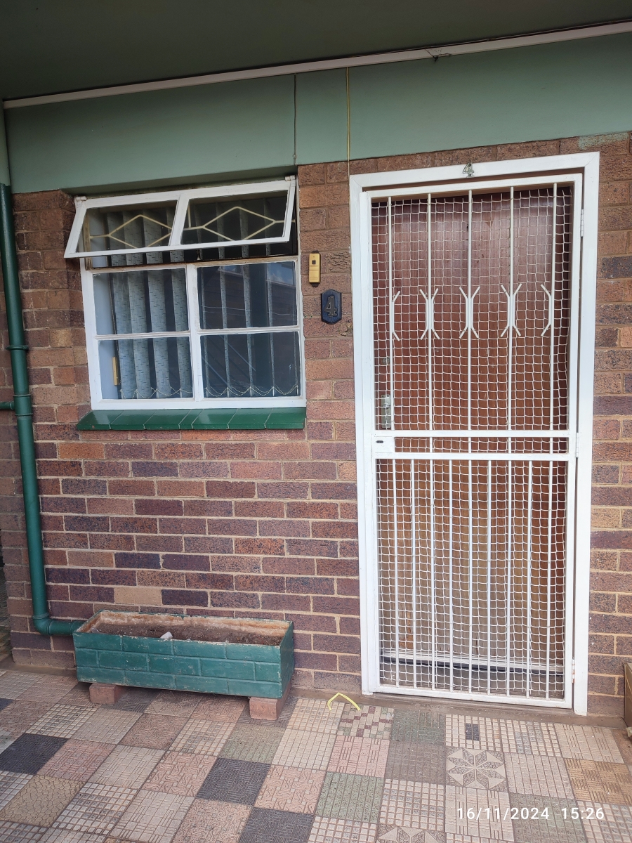 To Let 2 Bedroom Property for Rent in Dawnview Gauteng