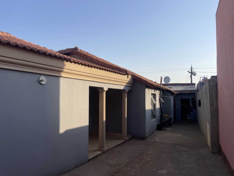 3 Bedroom Property for Sale in Chiawelo Gauteng