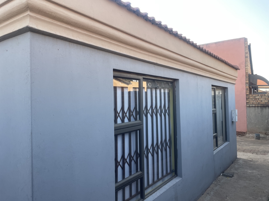 3 Bedroom Property for Sale in Chiawelo Gauteng