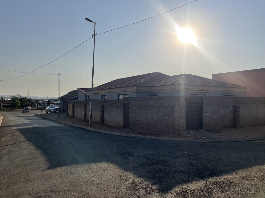 3 Bedroom Property for Sale in Chiawelo Gauteng