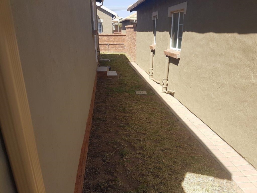 To Let 3 Bedroom Property for Rent in The Reeds Gauteng