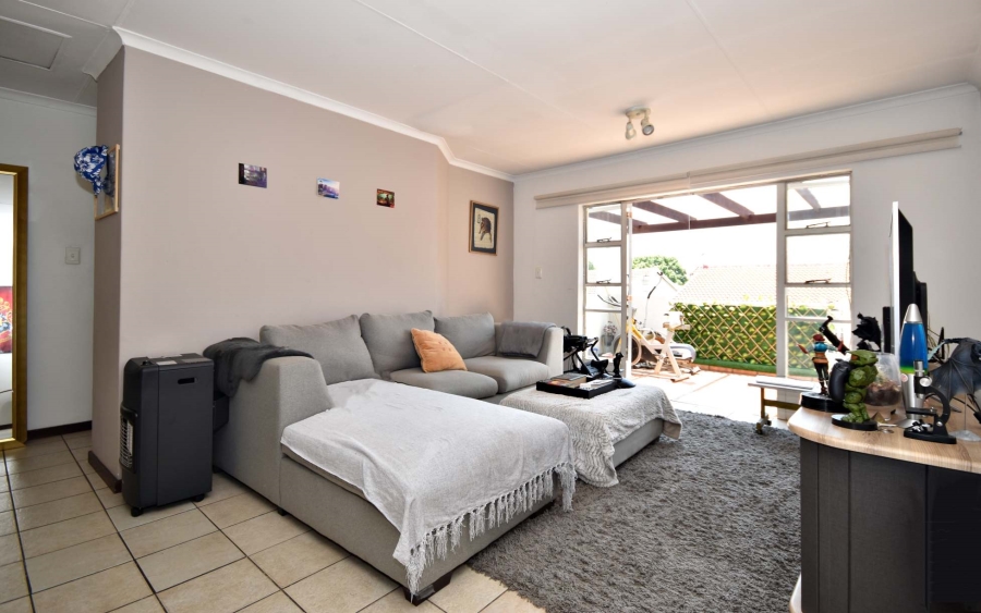 2 Bedroom Property for Sale in Sonneglans Gauteng