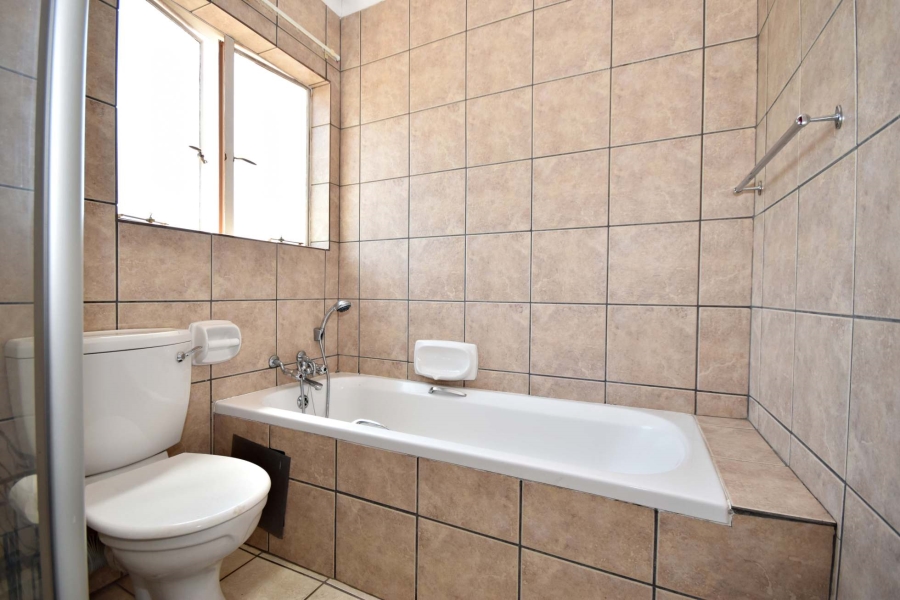 2 Bedroom Property for Sale in Sonneglans Gauteng