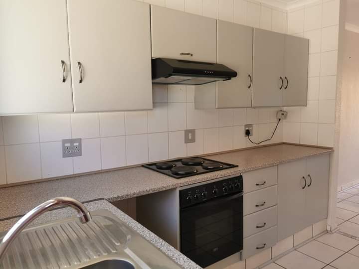 2 Bedroom Property for Sale in Sonneveld Gauteng