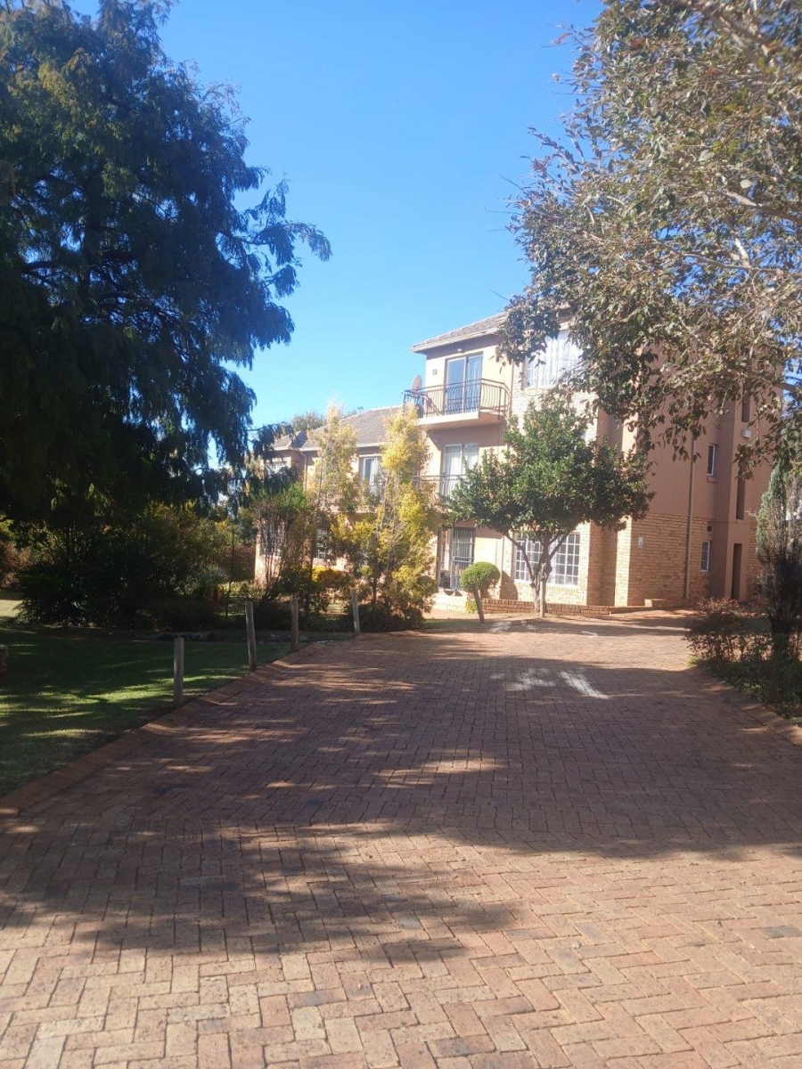 To Let 2 Bedroom Property for Rent in Rangeview Gauteng