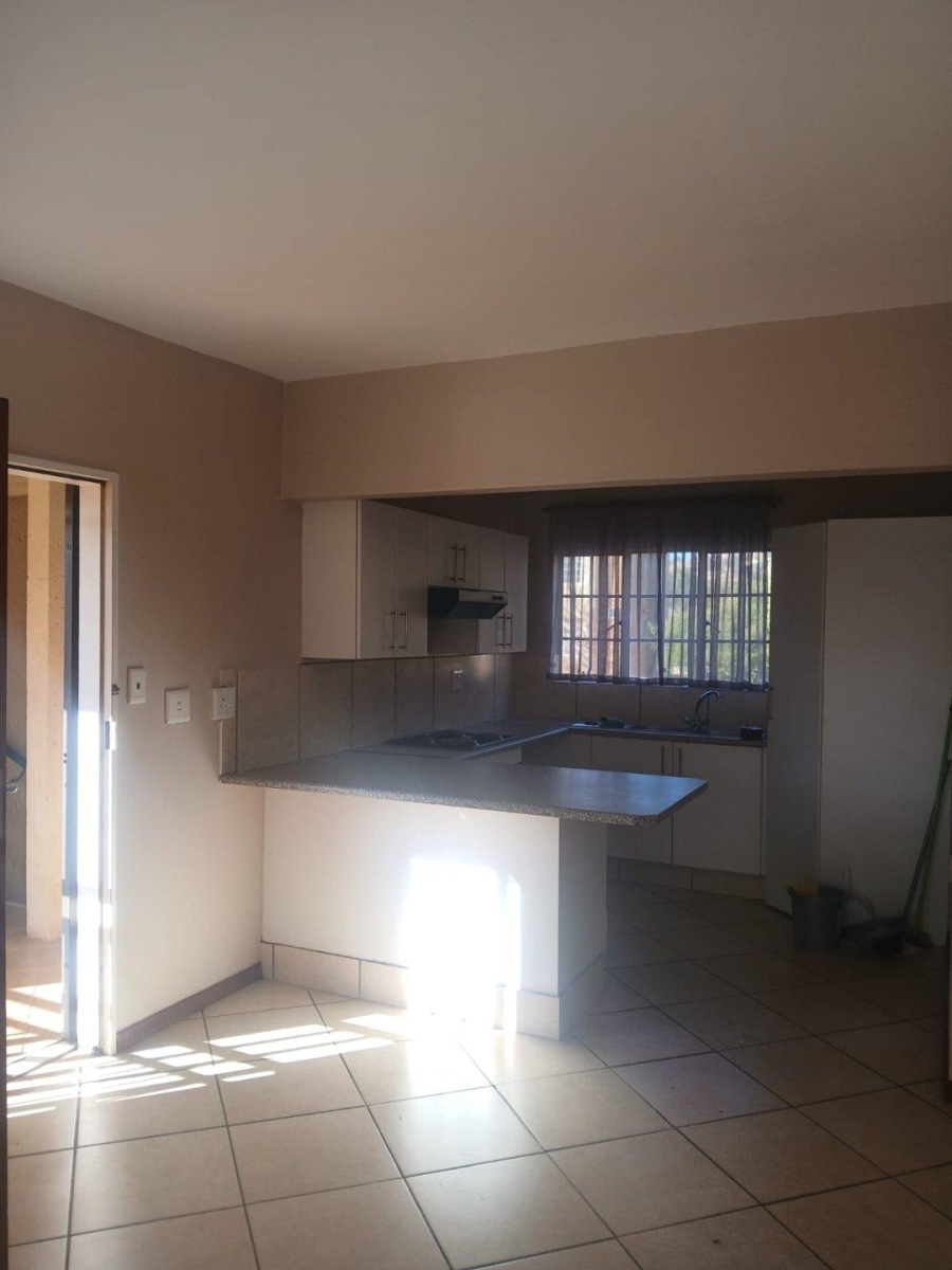 To Let 2 Bedroom Property for Rent in Rangeview Gauteng