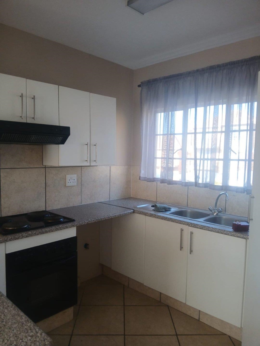 To Let 2 Bedroom Property for Rent in Rangeview Gauteng