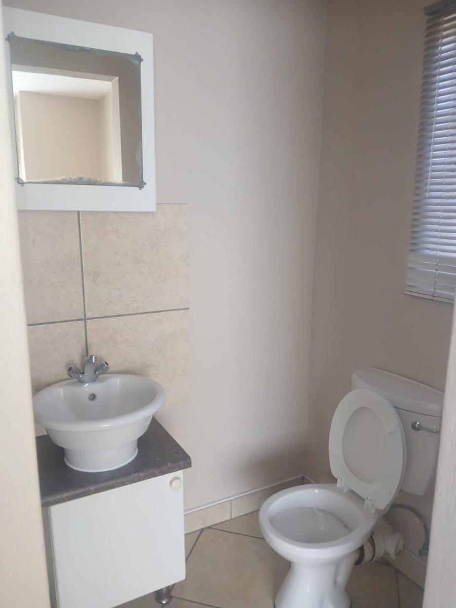 To Let 2 Bedroom Property for Rent in Rangeview Gauteng