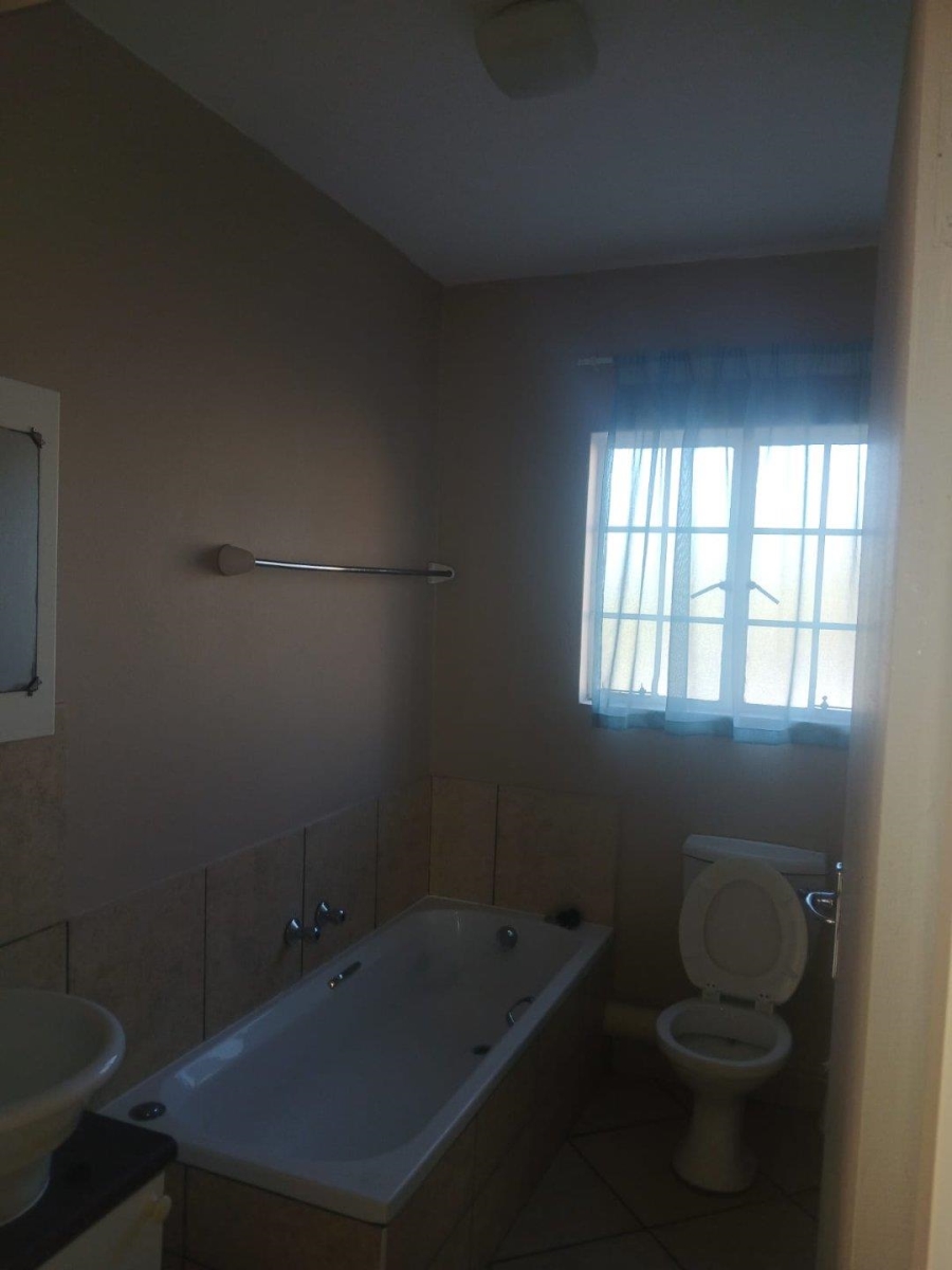 To Let 2 Bedroom Property for Rent in Rangeview Gauteng