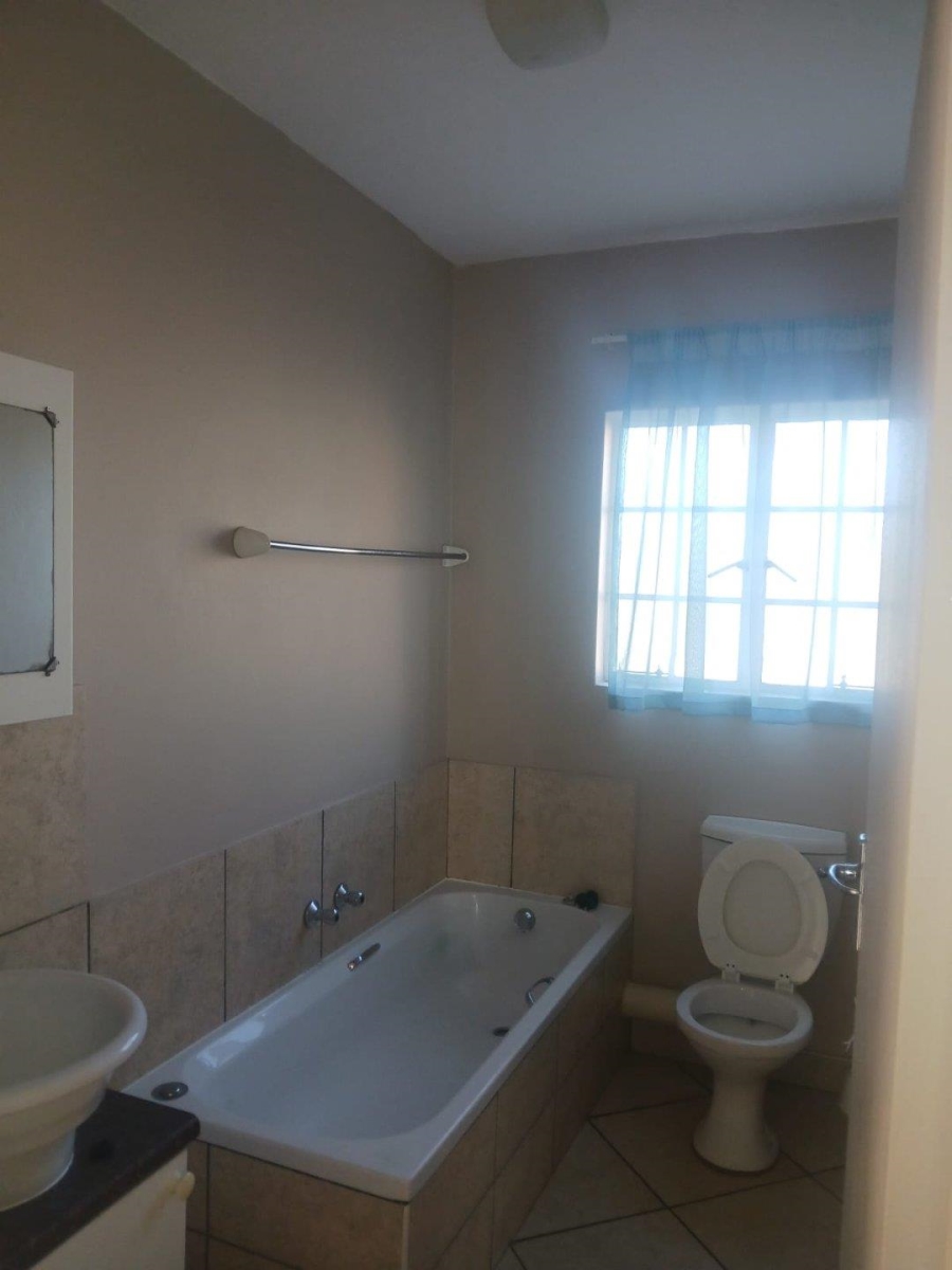 To Let 2 Bedroom Property for Rent in Rangeview Gauteng