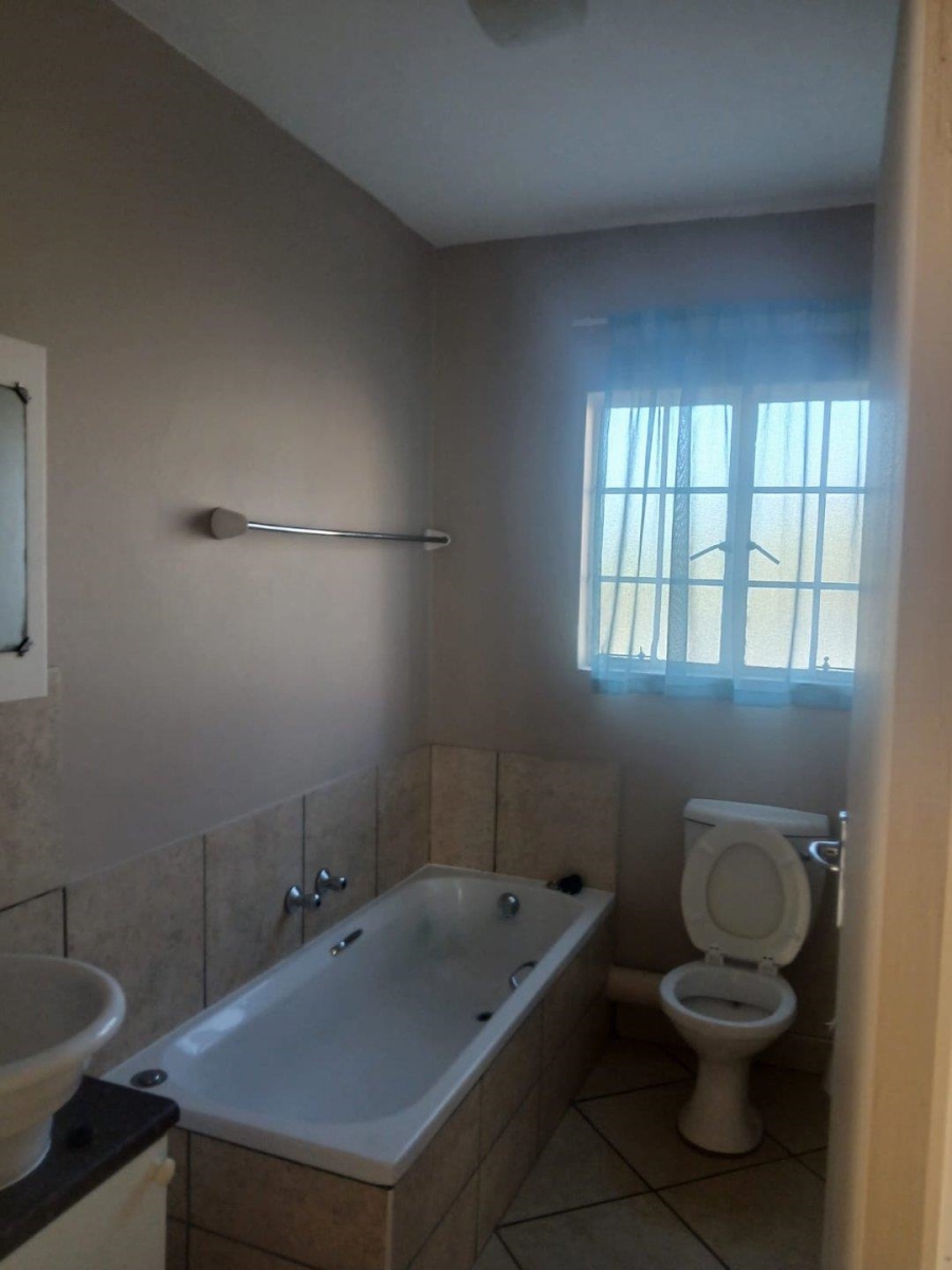 To Let 2 Bedroom Property for Rent in Rangeview Gauteng