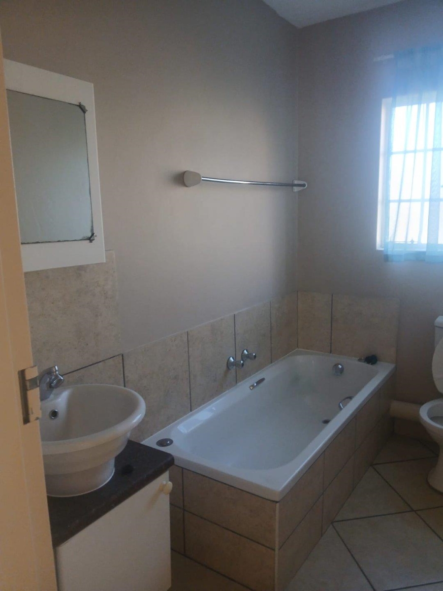 To Let 2 Bedroom Property for Rent in Rangeview Gauteng